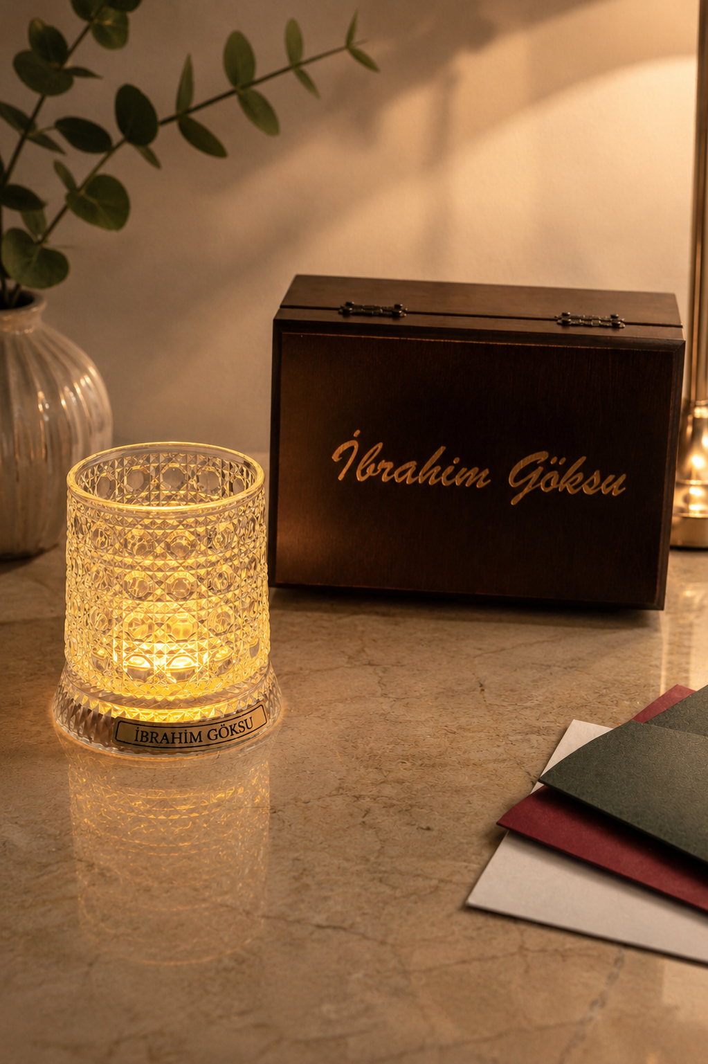 İsme Özel Ahşap Kutulu Dönen Viski Bardağı ve Led Işıklı Özel Altlık, 360° Kristal ve Elmas Desenli